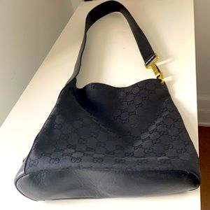 ❤️💚GUCCI 💚❤️ 100% authentic purse black canvas & leather